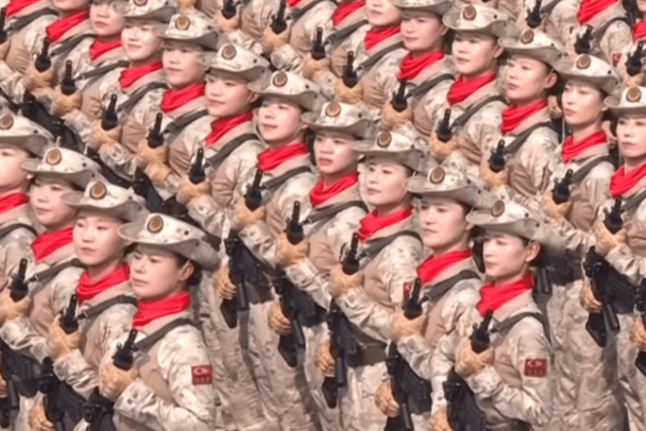 “民兵方队中一眼就认出了她<strong></p>
<p>原油一桶多重</strong>，我们的陈老师！”