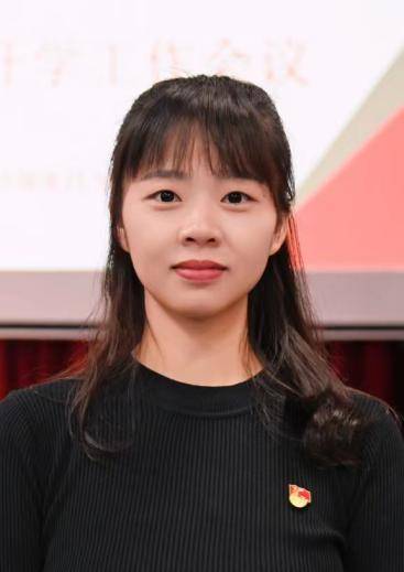 “民兵方队中一眼就认出了她<strong></p>
<p>原油一桶多重</strong>，我们的陈老师！”