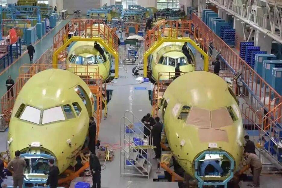 歼-20S亮相背后<strong></p>
<p>原油一桶多重</strong>，成都这个地方有多“硬核”？