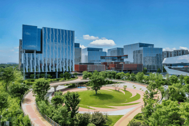 歼-20S亮相背后<strong></p>
<p>原油一桶多重</strong>，成都这个地方有多“硬核”？