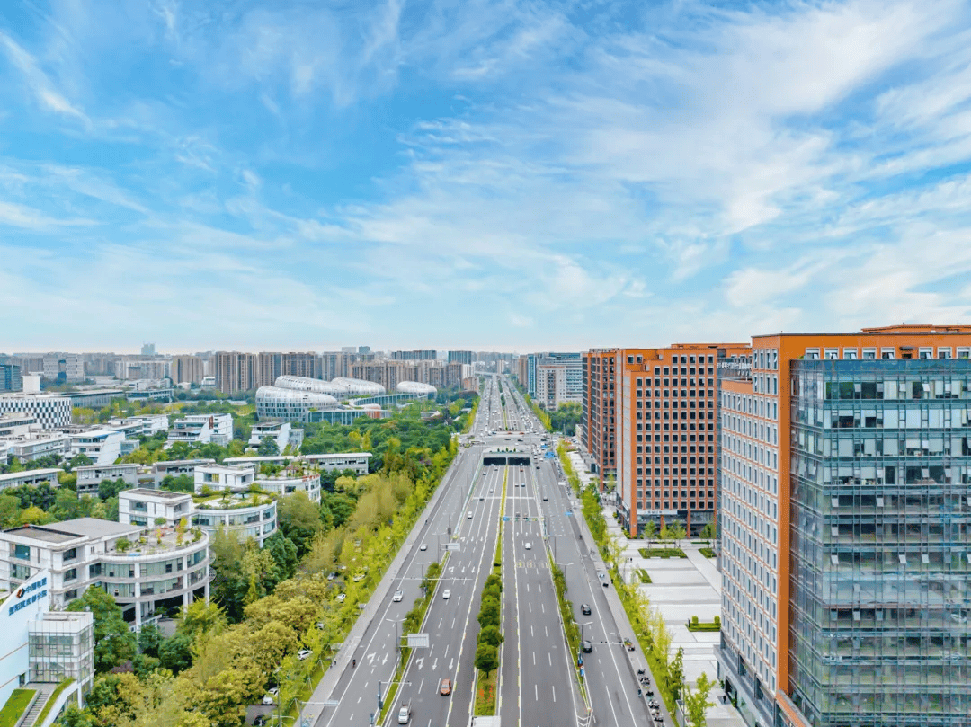 歼-20S亮相背后<strong></p>
<p>原油一桶多重</strong>，成都这个地方有多“硬核”？