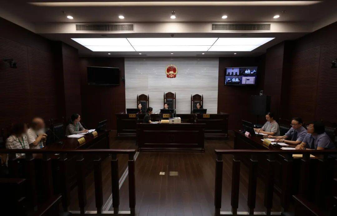 母亲病逝<strong></p>
<p>原油一桶多重</strong>，生父不明，留下一双女儿谁来监护？八旬外祖父诉至法院：我来！