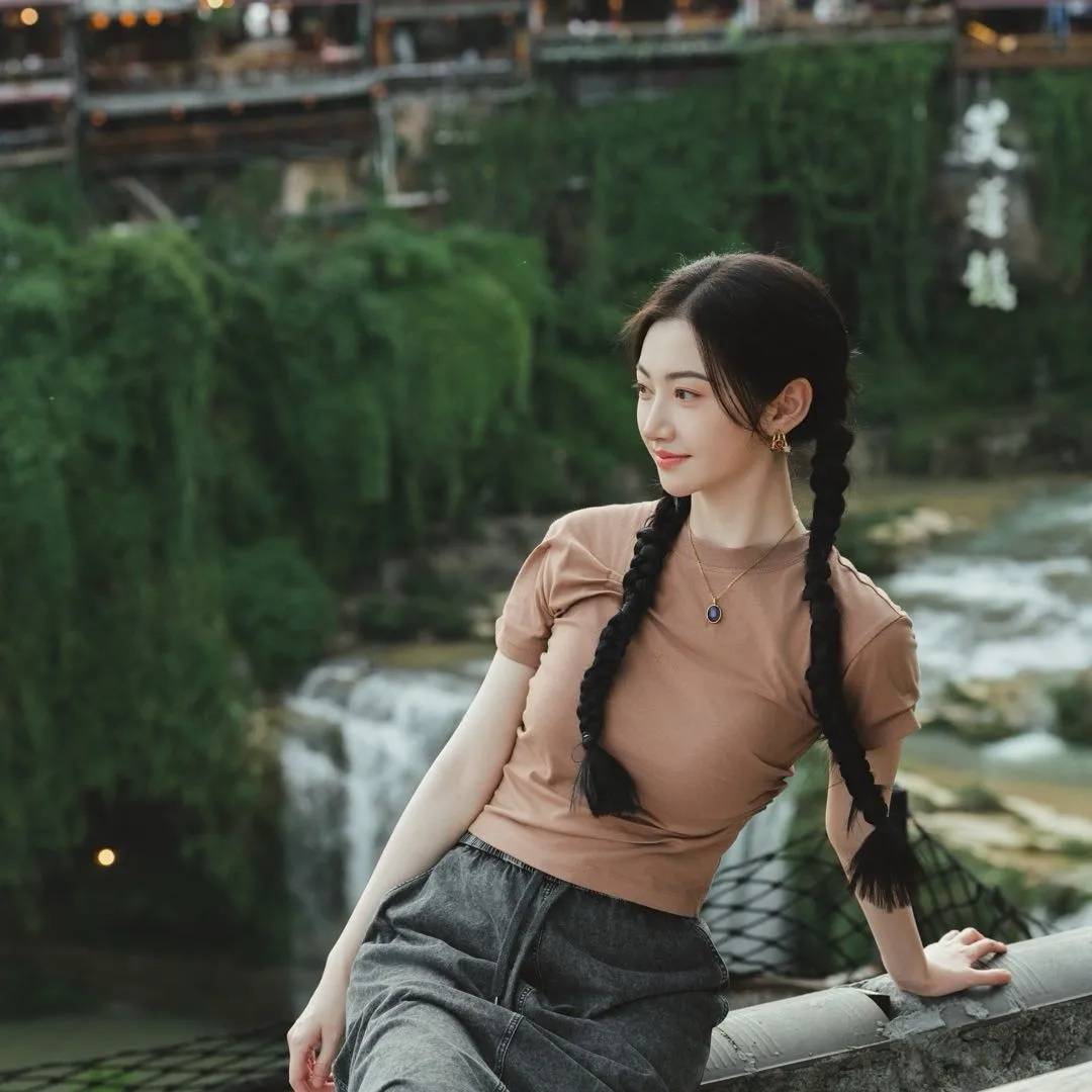 景甜工作室否认“冯绍峰景甜闪婚”<strong></p>
<p>原油一桶多重</strong>，连发4个感叹号：景甜女士未婚单身，请停止造谣