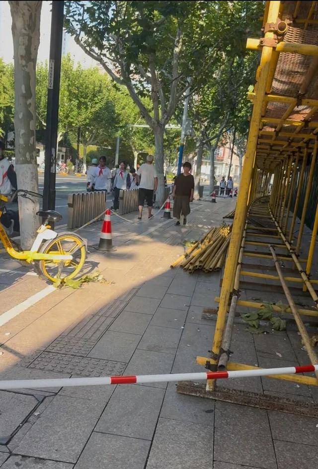 事发上海校门口！学生上学像闯关：夹缝中慢慢腾挪<strong></p>
<p>今日原油期货行情</strong>，与非机动车迎面对冲…家长担忧：何时是头