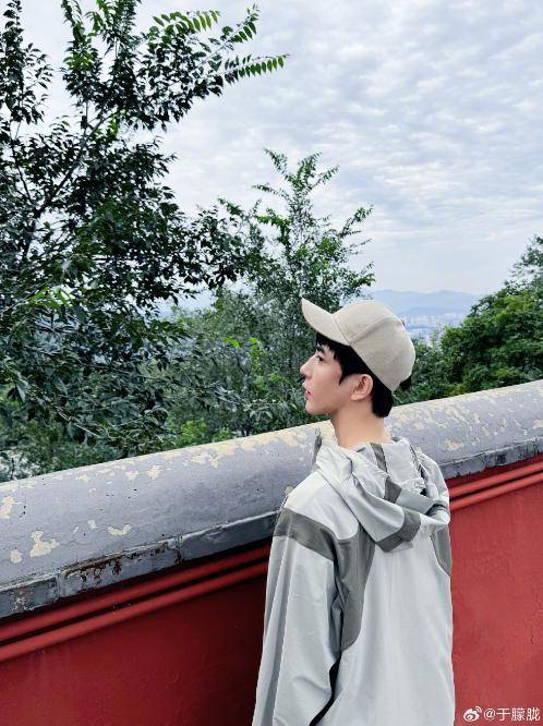 37岁男演员于朦胧被传坠楼<strong></p>
<p>今日原油期货行情</strong>，7月刚注销工作室，警方回应