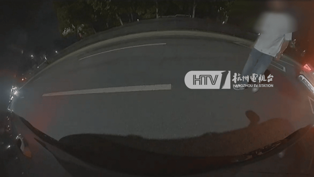 杭州女子酒驾被追尾<strong></p>
<p>今日原油期货行情</strong>，怕对方报警私了倒赔8000元，第二天发现肇事者竟是一路尾随