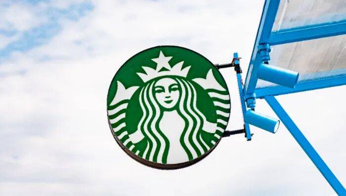 员工曝卖不出月饼垫钱自购，星巴克回应