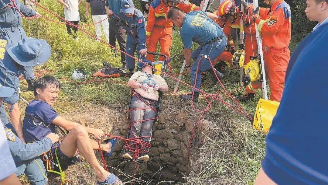 泉州坠井女子“54小时噩梦”：几条蛇爬身上<strong></p>
<p>黄金</strong>，双侧肋骨骨折！绝望时靠一个信念坚持活下来……