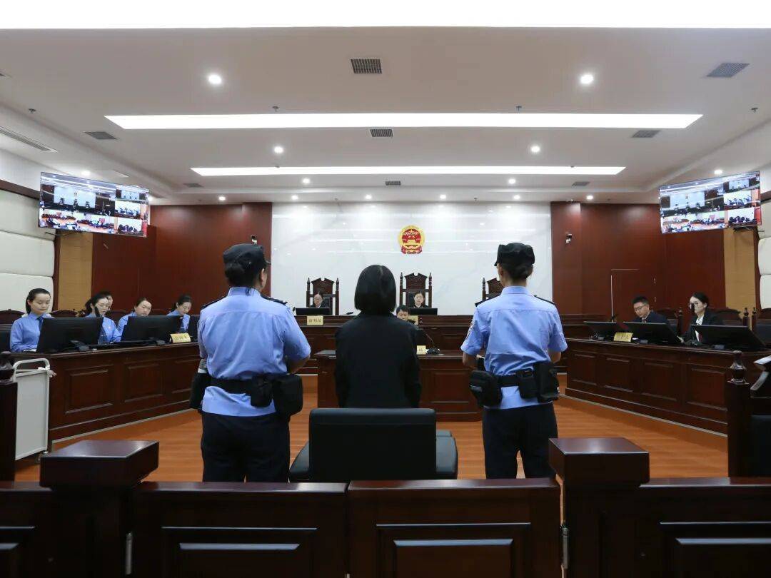 敛财5448万元<strong></p>
<p>黄金</strong>，女厅官杨慧当庭认罪！“为了一栋别墅，把努力大半生的政治生命和人身自由全赔进去了”