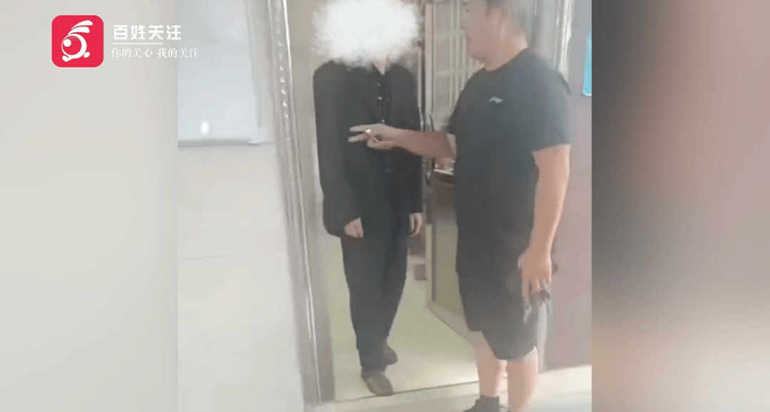 保安称“经常咬人”打死流浪犬<strong></p>
<p>黄金</strong>，居民上门讨说法：这个门卫穷凶极恶