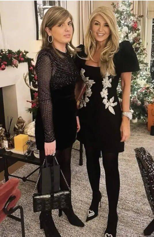 希腊航运巨头28岁女继承人在家中死亡<strong></p>
<p>原油</strong>，疑被虫类叮咬后发病，涉事医院承认犯下严重错误