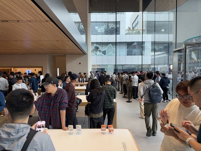 iPhone 17正式开售<strong></p>
<p>原油最新新闻</strong>，橙色Pro Max黄牛最高加价1500元