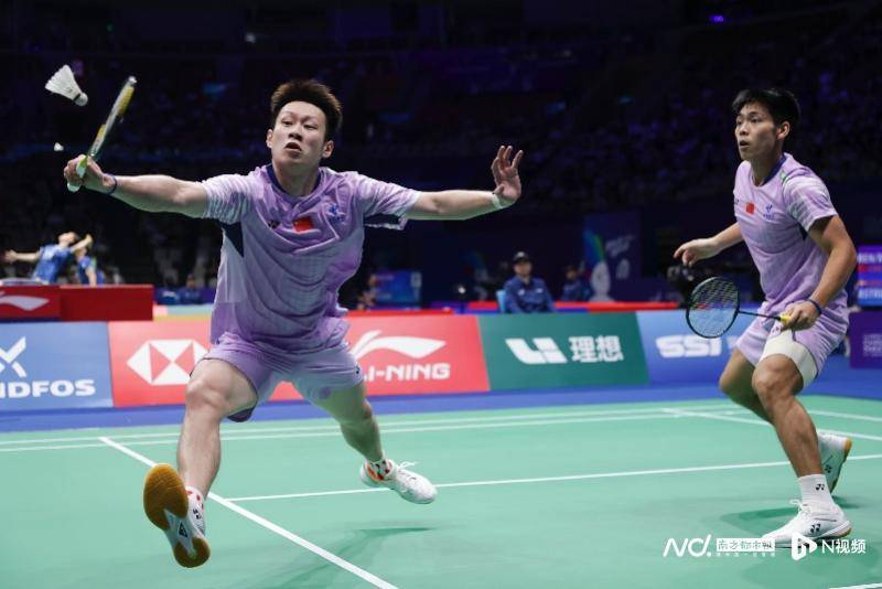中国羽毛球大师赛16强战<strong></p>
<p>原油最新新闻</strong>，国羽五项锁定11个八强席位