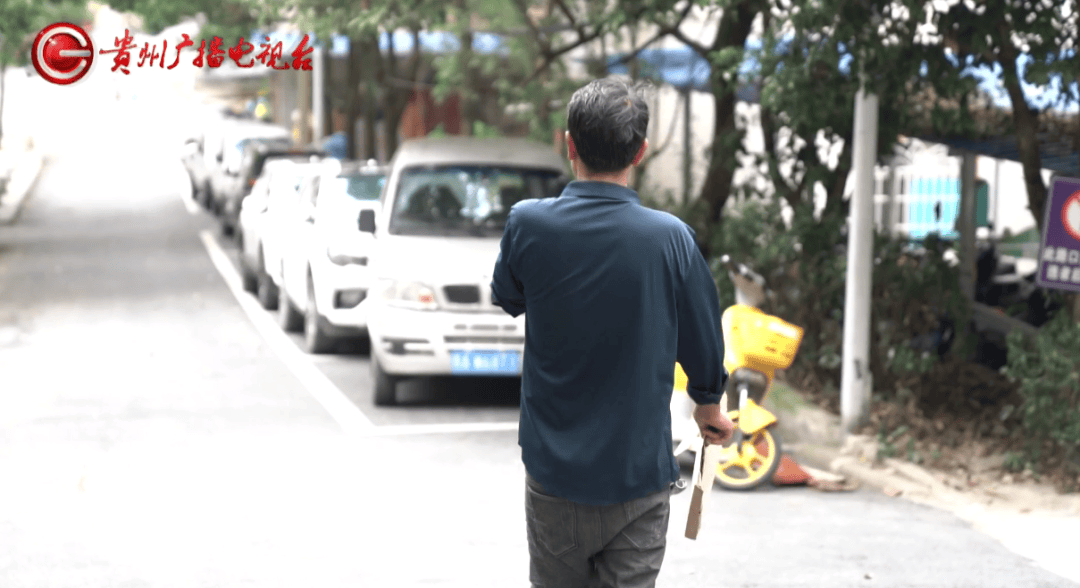 心酸！12岁男孩“独居”贵阳一安置房内<strong></p>
<p>原油最新新闻</strong>，父亲回应：迫于无奈，因为……