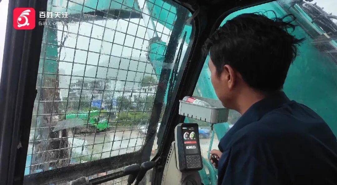 心酸！12岁男孩“独居”贵阳一安置房内<strong></p>
<p>原油最新新闻</strong>，父亲回应：迫于无奈，因为……