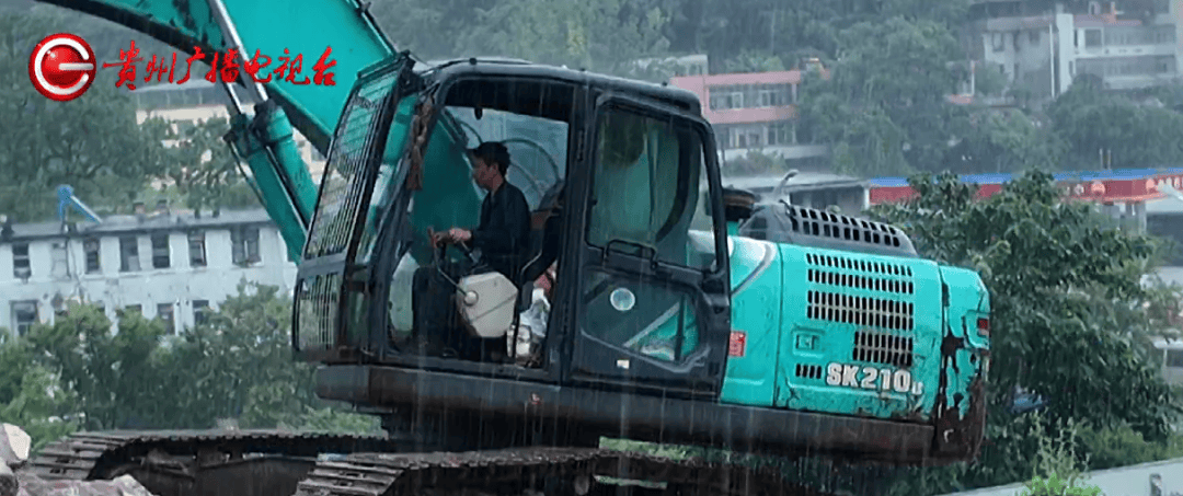 心酸！12岁男孩“独居”贵阳一安置房内<strong></p>
<p>原油最新新闻</strong>，父亲回应：迫于无奈，因为……