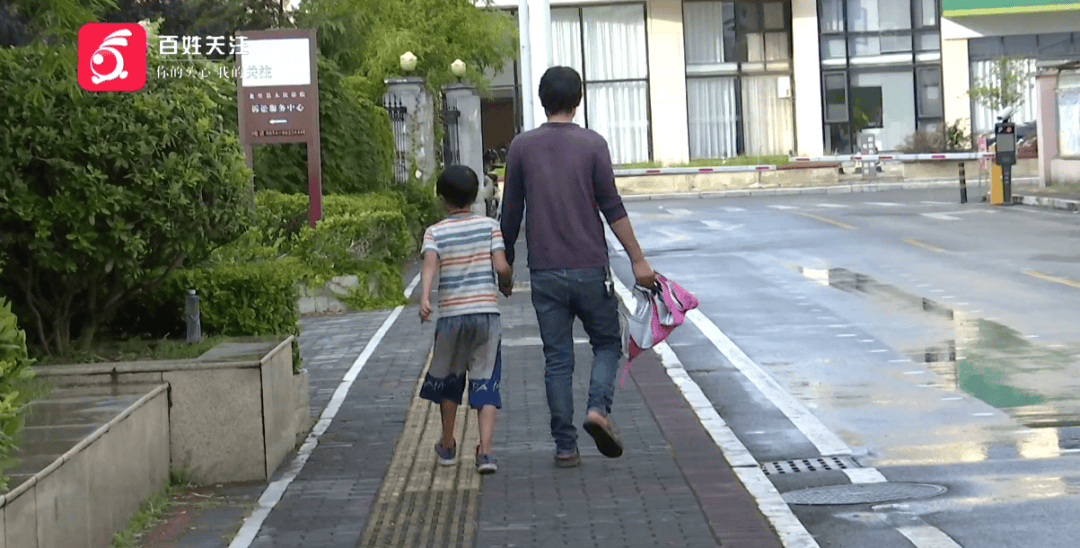 心酸！12岁男孩“独居”贵阳一安置房内<strong></p>
<p>原油最新新闻</strong>，父亲回应：迫于无奈，因为……