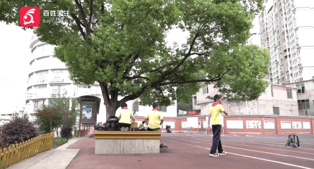 心酸！12岁男孩“独居”贵阳一安置房内<strong></p>
<p>原油最新新闻</strong>，父亲回应：迫于无奈，因为……