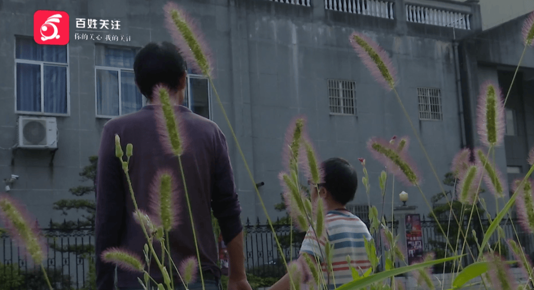 心酸！12岁男孩“独居”贵阳一安置房内<strong></p>
<p>原油最新新闻</strong>，父亲回应：迫于无奈，因为……