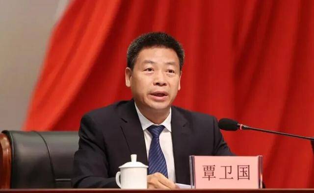 中央批准任省委常委后<strong></p>
<p>原油最新新闻</strong>，他被免去副省长职务