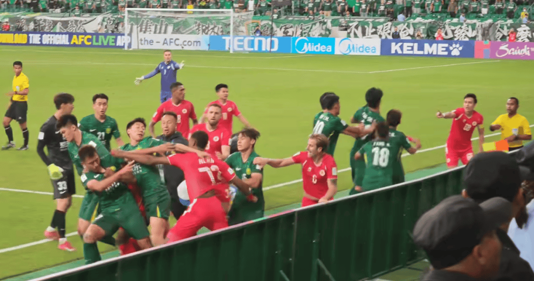 北京国安亚冠赛场爆发冲突<strong></p>
<p>原油最新新闻</strong>，场面十分混乱