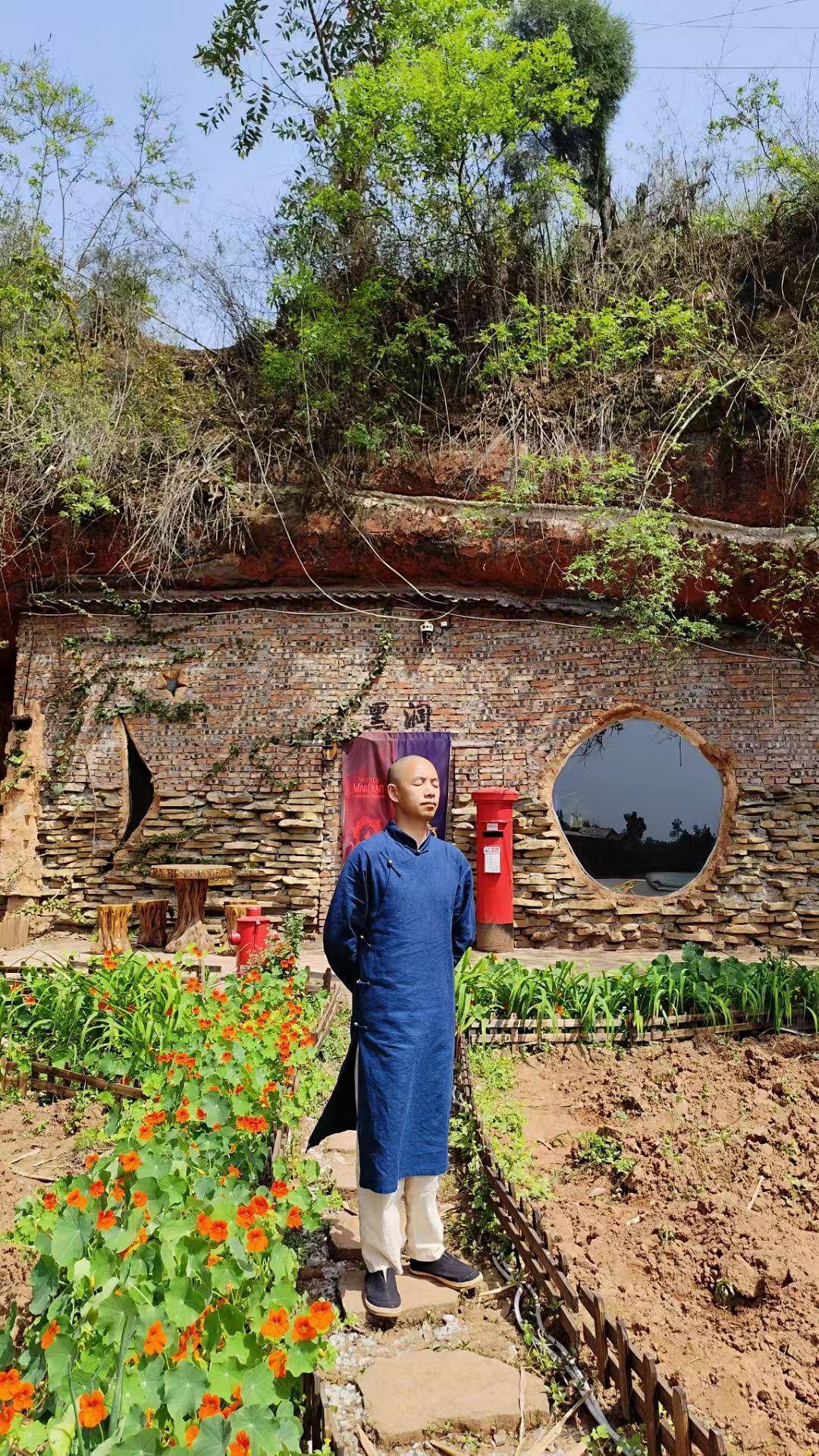 是个人选择还是另有隐情？35岁男子回乡“崖下洞居”惹争议<strong></p>
<p>原油最新新闻</strong>！｜封面深镜