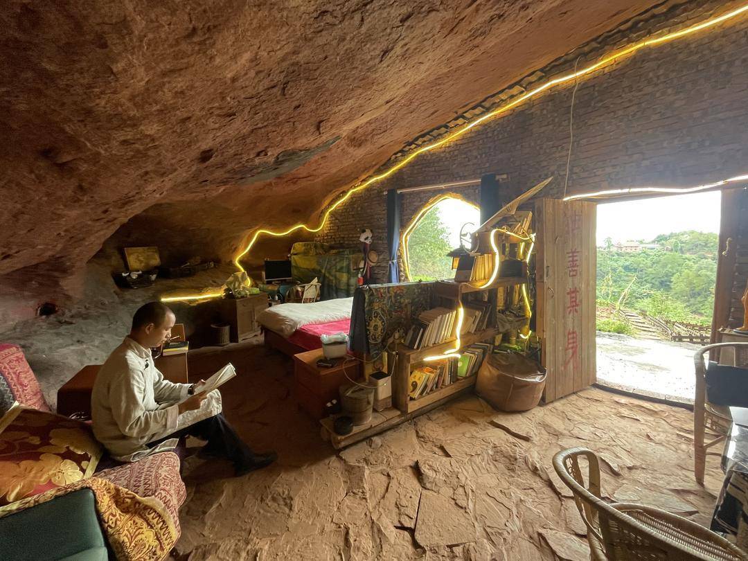 是个人选择还是另有隐情？35岁男子回乡“崖下洞居”惹争议<strong></p>
<p>原油最新新闻</strong>！｜封面深镜