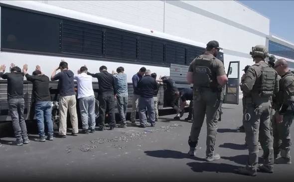 金钟：一旦特朗普掌握了这个“撒手锏”<strong></p>
<p>原油任务</strong>，影响将远超议息会议决策