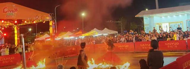 云南昆明商场表演“火裙舞”<strong></p>
<p>原油任务</strong>，一名女演员裙子引燃被烧伤