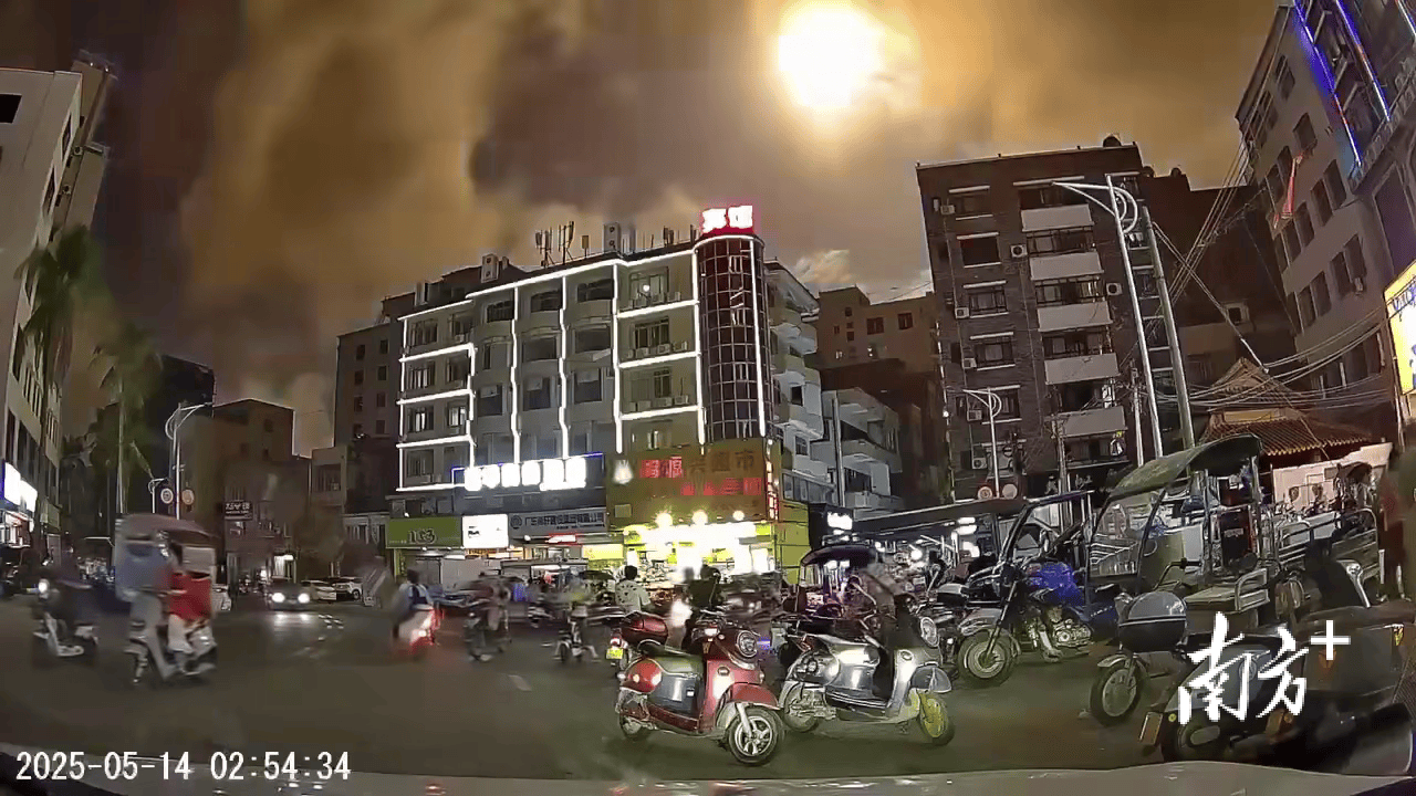 423公斤陨石在茂名电白挖出<strong></p>
<p>阳春房产资讯网</strong>，系国内目击降落第二大单体陨石