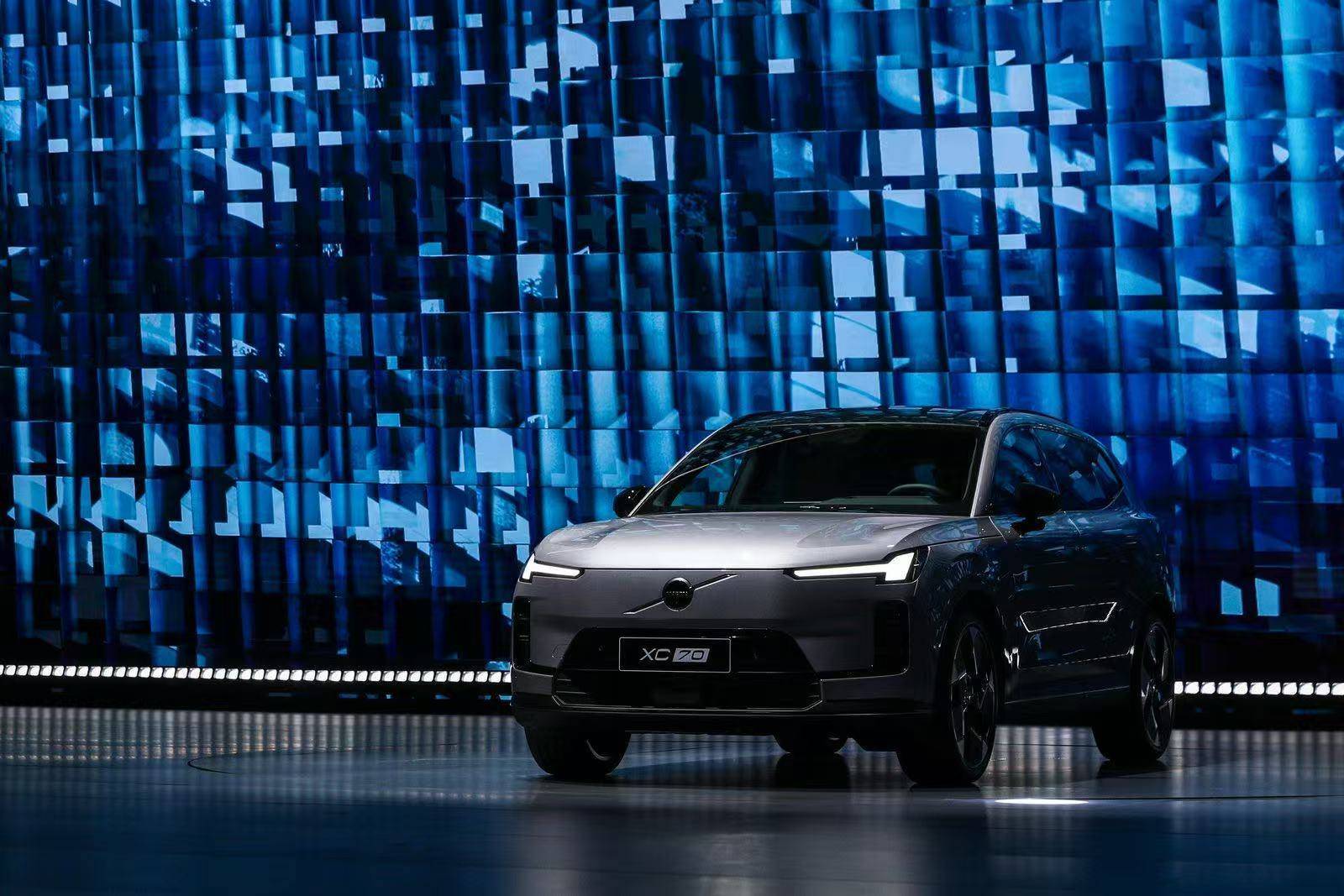 “豪华插混第一车”<strong></p>
<p>凤凰卫视资讯台节目表</strong>，比预售便宜3万元，26.99万元起的沃尔沃XC70能否突围？