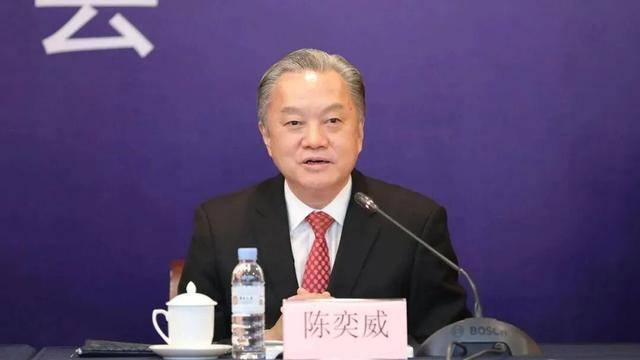 广东通报！原厅长陈奕威<strong></p>
<p>凤凰卫视资讯台节目表</strong>，多次在公司内部食堂接受宴请，饮用茅台等高档酒水