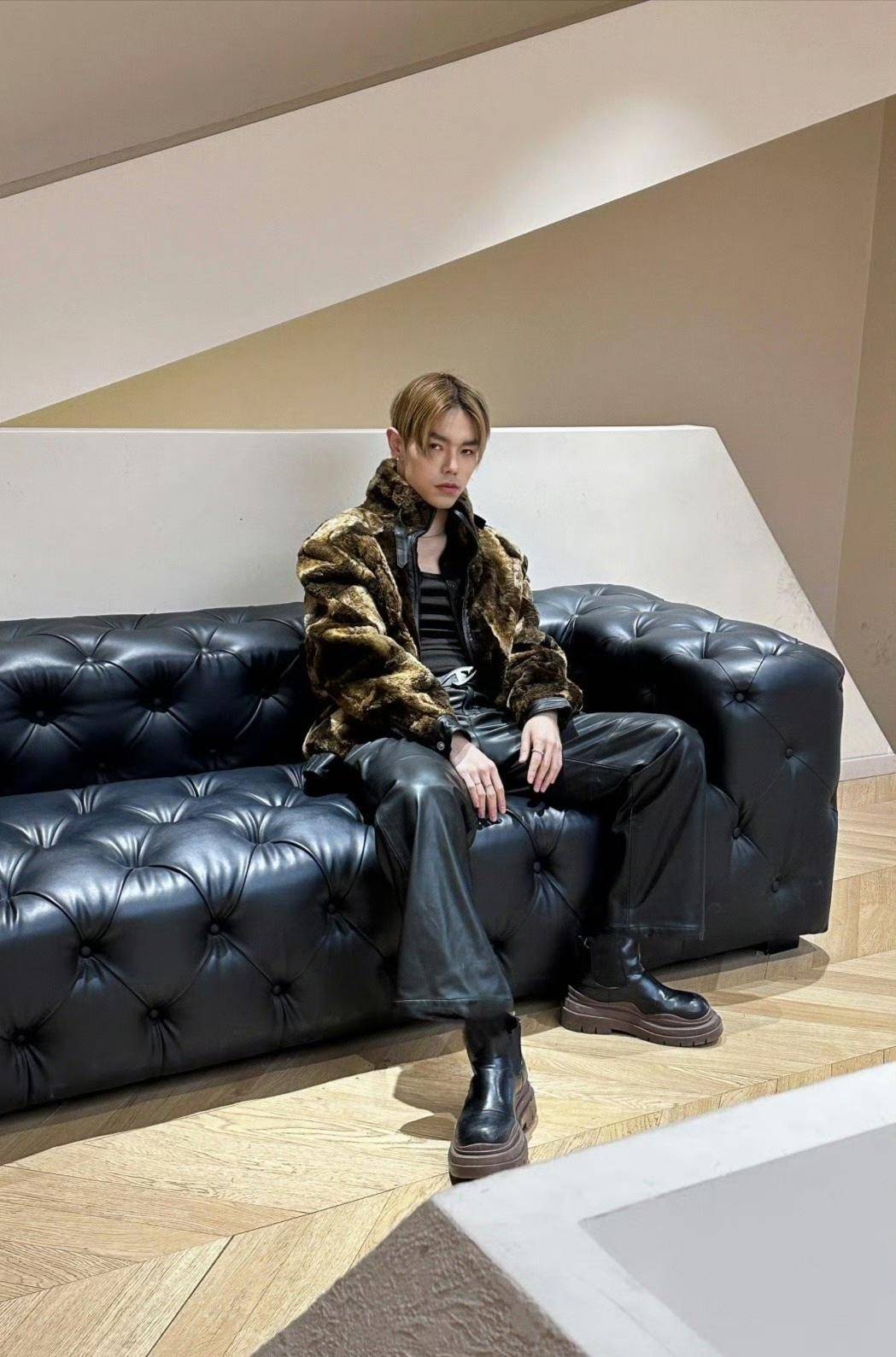 舞者解晓东经抢救无效去世<strong></p>
<p>凤凰卫视资讯台节目表</strong>，曾摔伤脑部重度昏迷