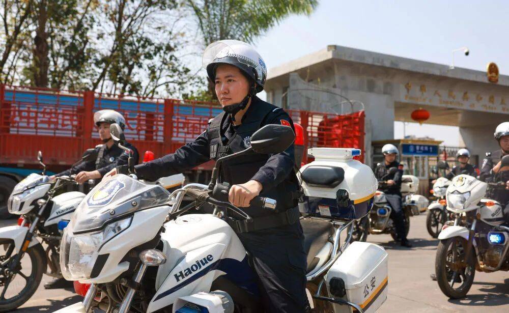 “看到妈妈46个未接来电<strong></p>
<p>凤凰卫视资讯台节目表</strong>，心像被重锤击中”