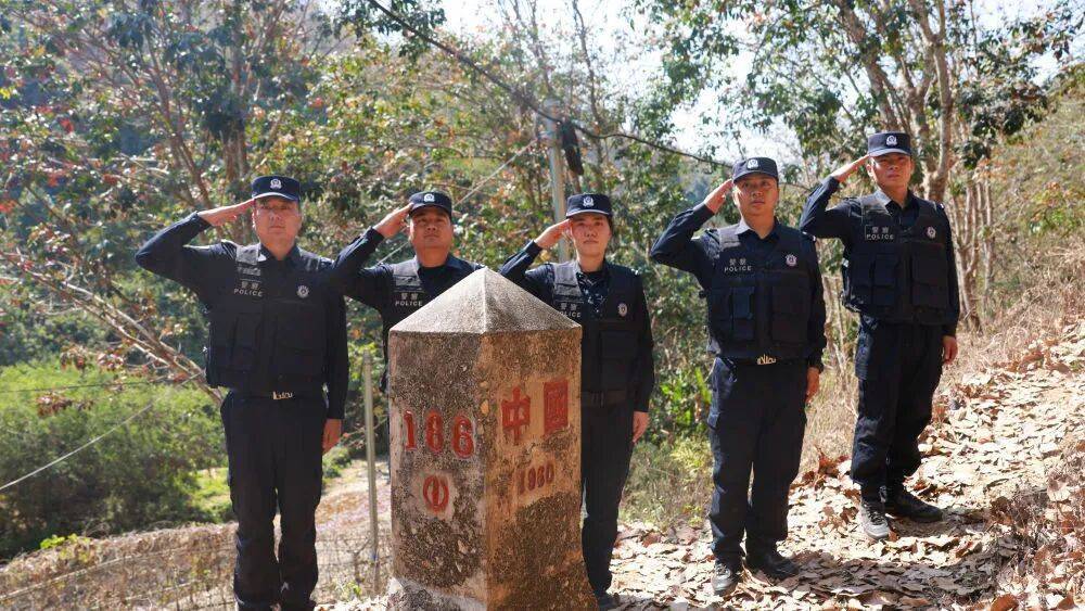 “看到妈妈46个未接来电<strong></p>
<p>凤凰卫视资讯台节目表</strong>，心像被重锤击中”