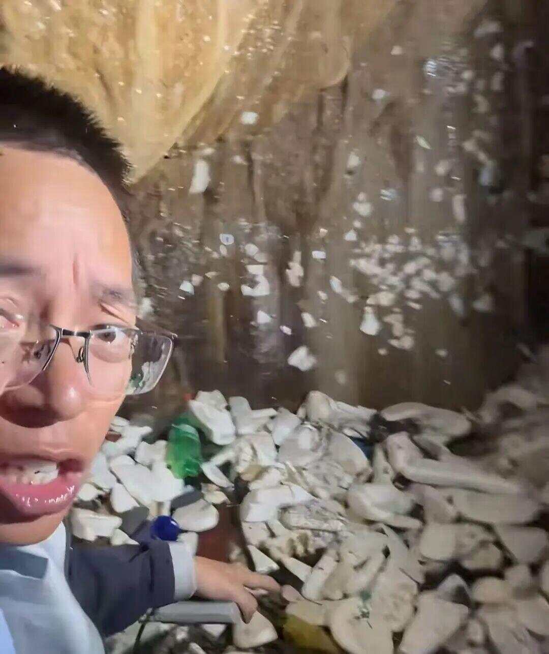 网友曝光溶洞垃圾成山、粪便满地<strong></p>
<p>凤凰卫视资讯台节目表</strong>，“至少十层楼高”！官方通报