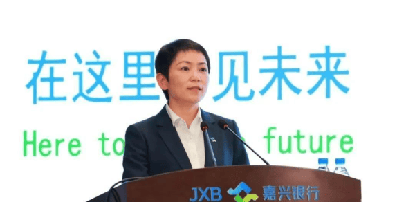 嘉兴银行人事“地震”<strong></p>
<p>中国投资资讯网007</strong>，业绩承压下女行长临危受命