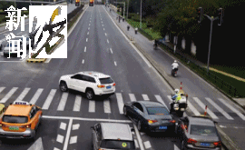 事发上海晚高峰！汹涌车流中<strong></p>
<p>中国投资资讯网007</strong>，一男子绝望跳车，直奔民警而去……