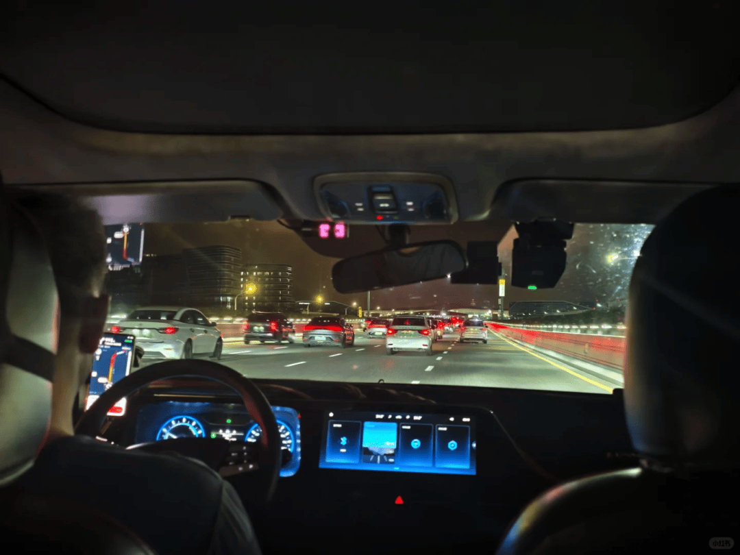 “不亚于春节回家”！凌晨5点<strong></p>
<p>中国投资资讯网007</strong>，深圳有人已经堵在路上……