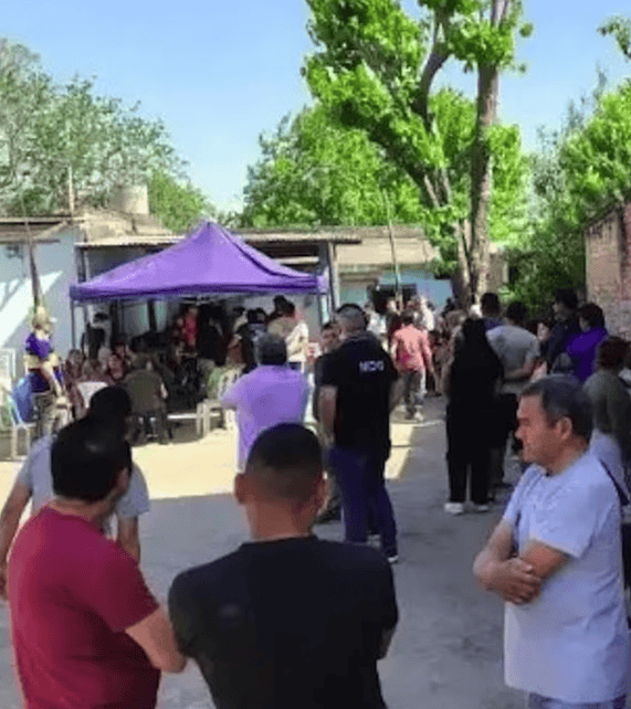 阿根廷一男子现身自己的葬礼<strong></p>
<p>中国投资资讯网007</strong>，大喊“我还活着”