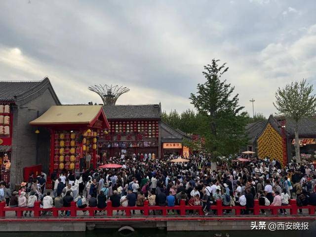 “聪明的人已经提前出发了”<strong></p>
<p>中国投资资讯网007</strong>，结果高速上全是聪明人！