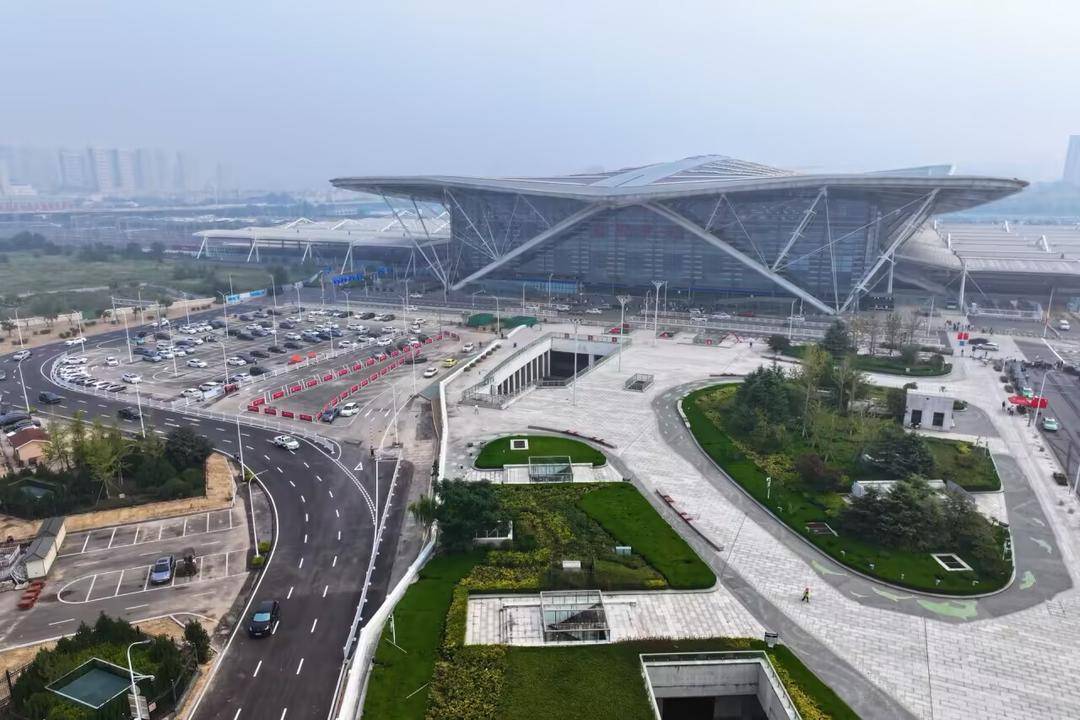 “双节”假期<strong></p>
<p>中国投资资讯网007</strong>，铁路青岛站预计发送旅客170万人