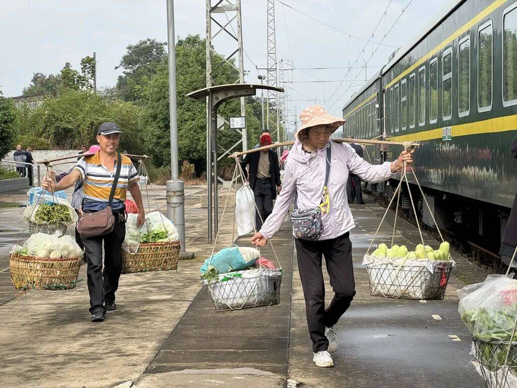 纸质火车票退场<strong></p>
<p>中国投资资讯网007</strong>，每道折痕里都藏着远方、爱情与山河记忆