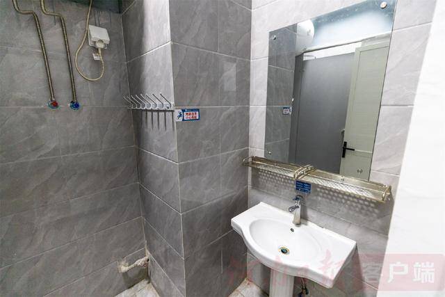 从8人间到夫妻房<strong></p>
<p>豆粕资讯信息</strong>，郑州富士康员工幸福安居“进行时”