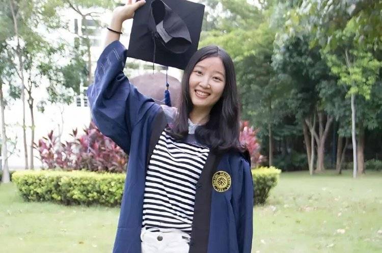 章莹颖男友国庆探望章父并协助直播<strong></p>
<p>豆粕资讯信息</strong>，网友劝其早点结婚，本人回应