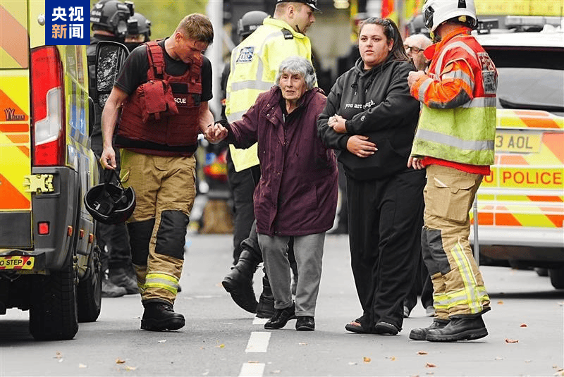 英警方：曼彻斯特持刀袭击为“恐怖主义事件”，已致3人死亡！英国国王发表声明，首相：深感震惊