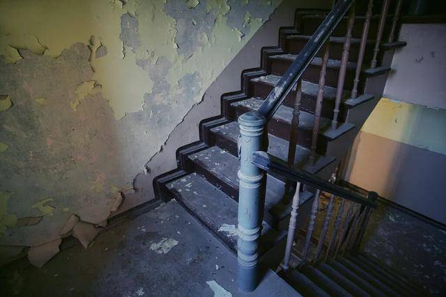 没人住的房子<strong></p>
<p>香港赛冯资讯</strong>，为什么会“老”得特别快？