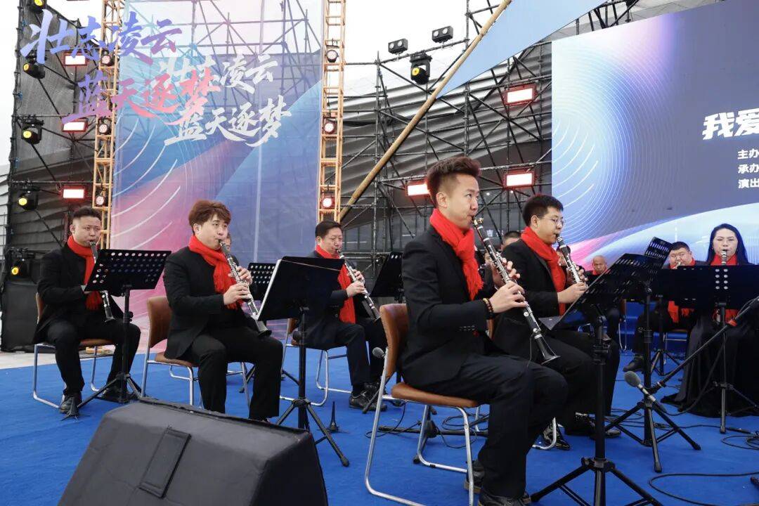 DNA彻底动了！全场跟唱<strong></p>
<p>香港赛冯资讯</strong>，这氛围太顶了！