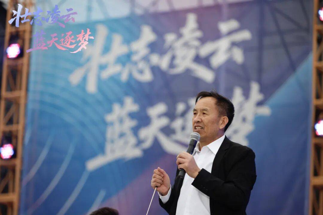 DNA彻底动了！全场跟唱<strong></p>
<p>香港赛冯资讯</strong>，这氛围太顶了！