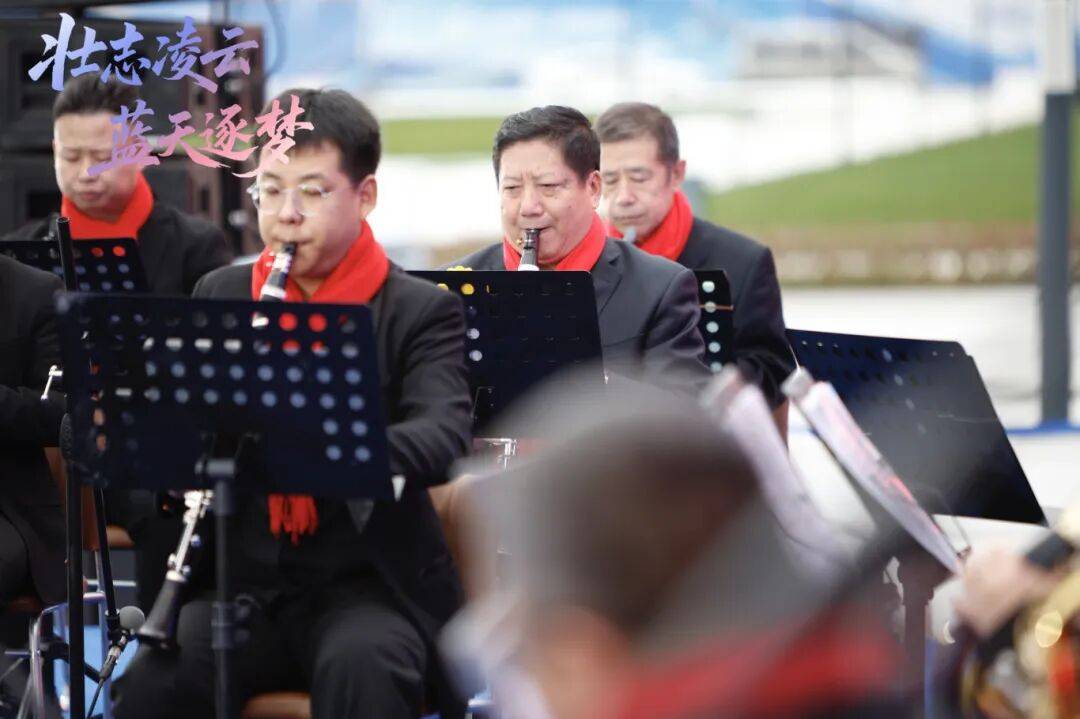 DNA彻底动了！全场跟唱<strong></p>
<p>香港赛冯资讯</strong>，这氛围太顶了！